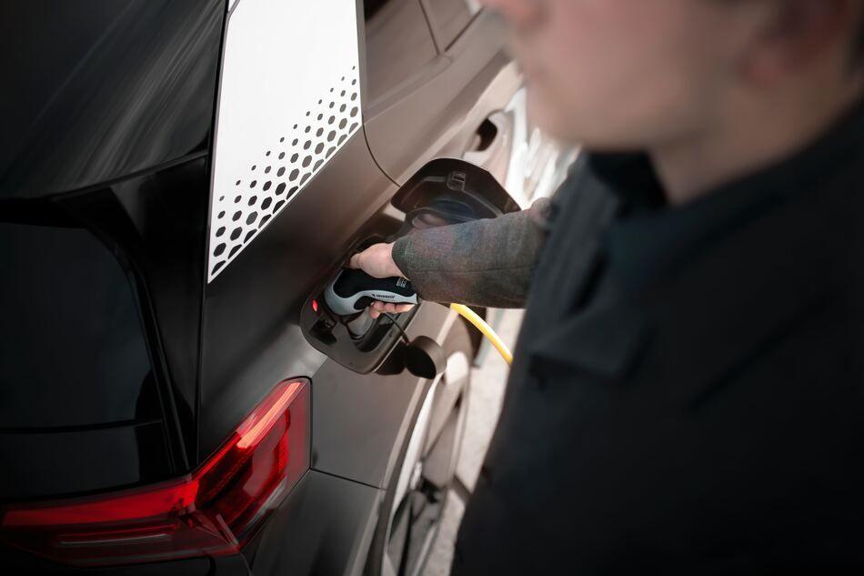 Pour simplifier l’électrification des flottes de véhicules, Beev lève 3 M€