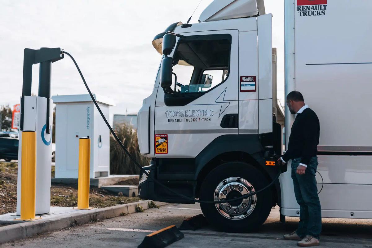 Chargepoly lève 23 M€ avec Meridiam et rejoint le réseau Alphya