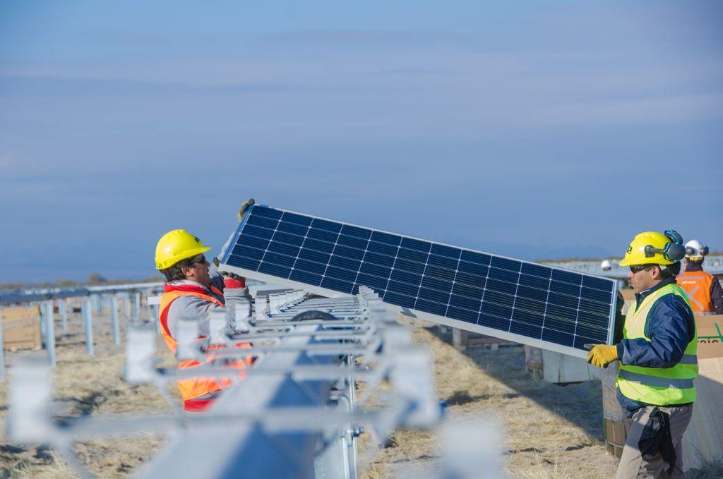 Stellantis investit 100 millions de dollars dans l’énergie solaire en Argentine