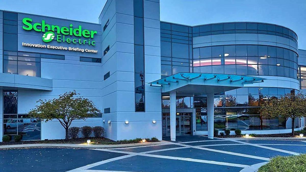 Schneider Electric débloque 700 M$ pour accélérer le développement de l’IA
