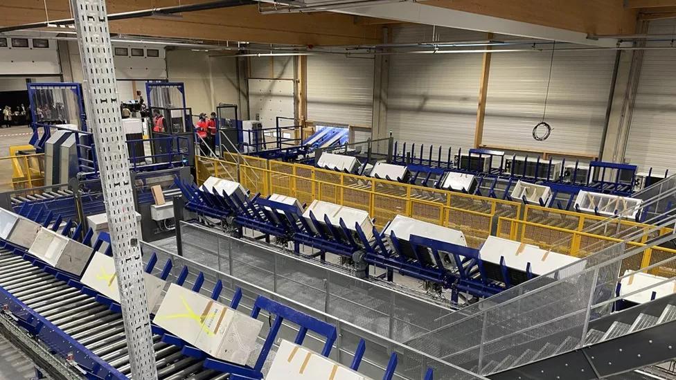 Veolia lance Triade Electronique Angers, une unité de revalorisation des réfrigérateurs