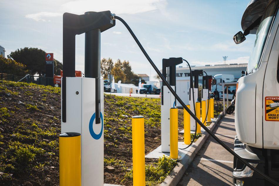 Recharge électrique ultrarapide : Chargepoly lève 15 millions d’euros