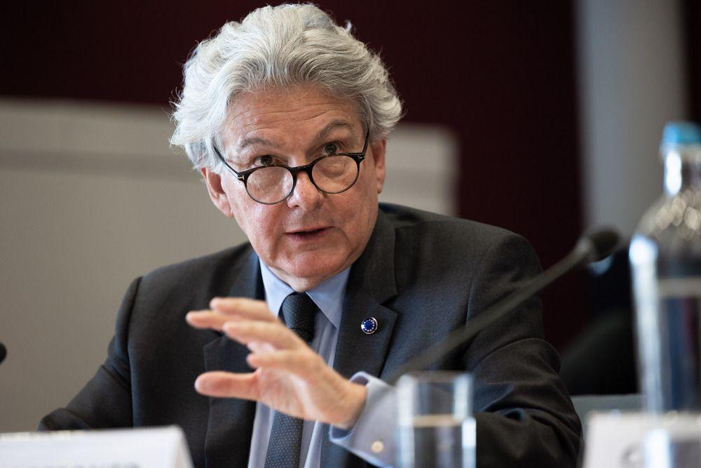 Puces électroniques : l'UE investit "plus de 100 milliards" d'euros