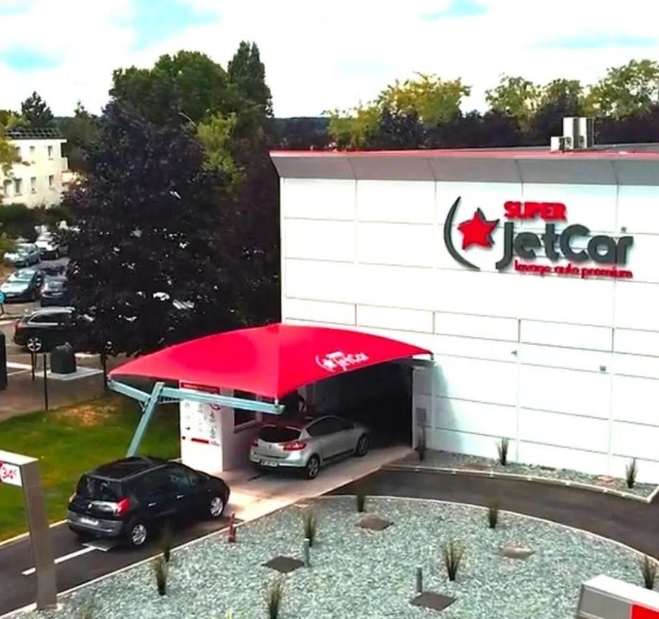 SUPERJetCar : l’avenir des stations de lavage automatique soutenu par Kelly Massol