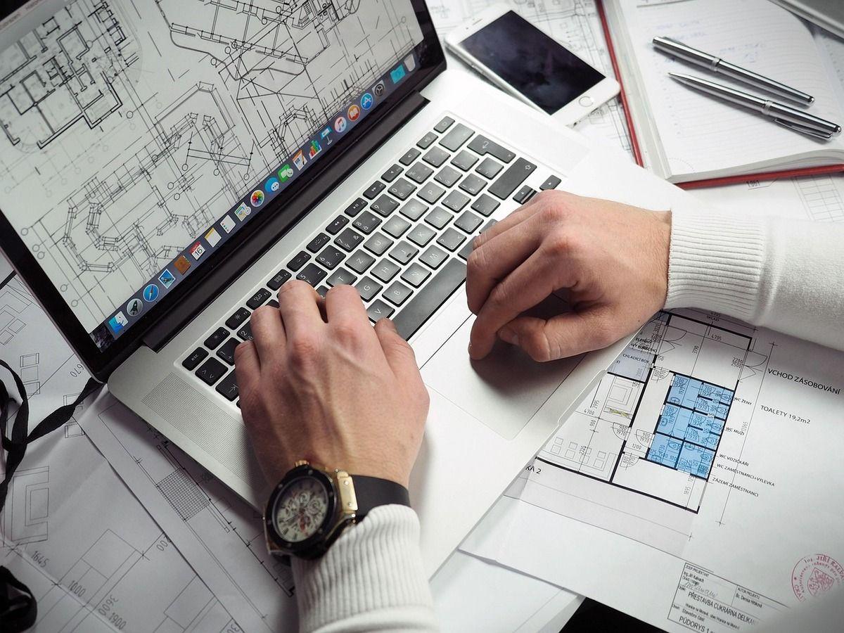Déposer un nom, ouvrir un compte pro, faire son Kbis : ce qu’il faut vraiment faire, dans le bon ordre
